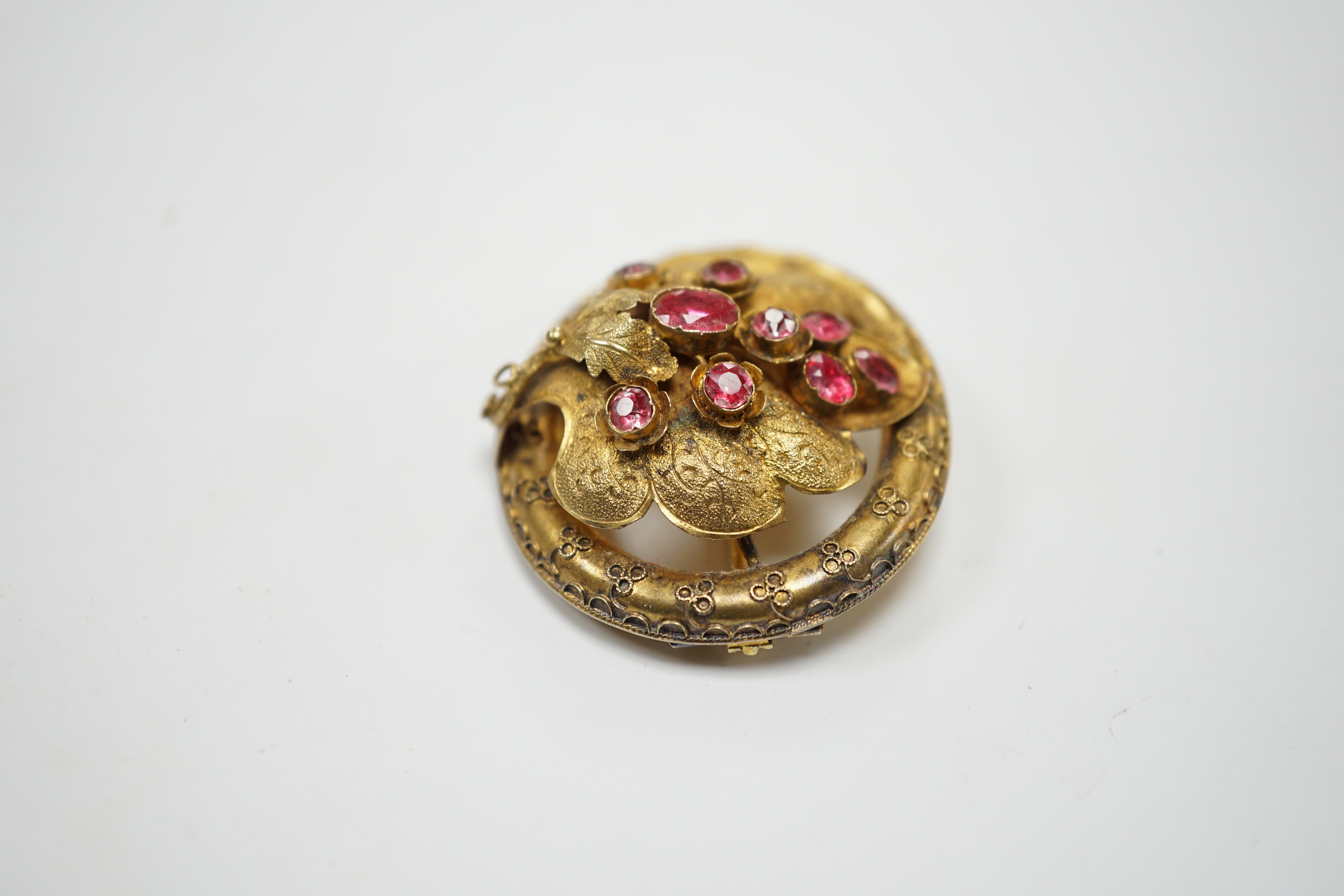 A Victorian yellow metal and foil backed pink stone cluster set oval foliate brooch, 39mm, gross weight 7.1 grams.